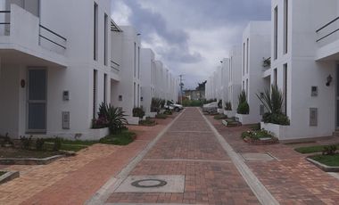 casa en venta en la mesa. Cod V1717