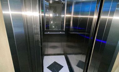 edificio en arriendo en conquistadores. Cod A9421663