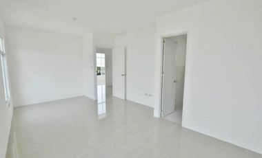 BRIANA SINGLE ATTACHED NEAR NAIA, MOA , TAGAYTAY 30MINS .Ready for Occupancy