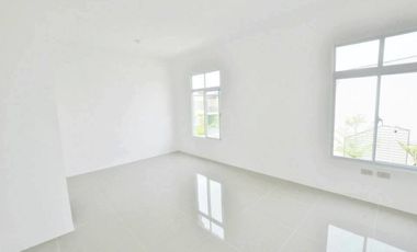 BRIANA SINGLE ATTACHED NEAR NAIA, MOA , TAGAYTAY 30MINS .Ready for Occupancy
