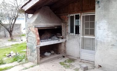 Ideal Inversores  Casa a restaurar con importante superficie de lote.