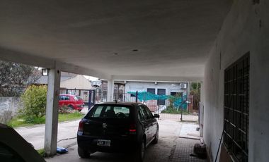 Ideal Inversores  Casa a restaurar con importante superficie de lote.