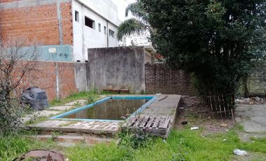 Ideal Inversores  Casa a restaurar con importante superficie de lote.