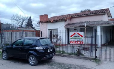 Ideal Inversores  Casa a restaurar con importante superficie de lote.