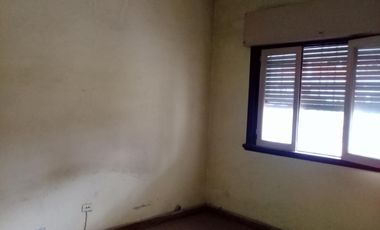 Ideal Inversores  Casa a restaurar con importante superficie de lote.