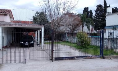 Ideal Inversores  Casa a restaurar con importante superficie de lote.