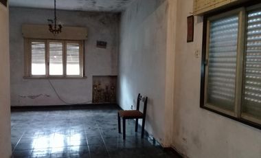 Ideal Inversores  Casa a restaurar con importante superficie de lote.