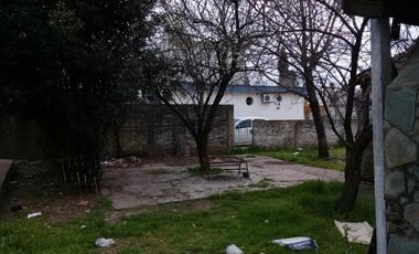 Ideal Inversores  Casa a restaurar con importante superficie de lote.