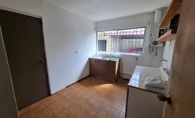 Casa sólida, 5 dorm. estar, 4 baños, terraza, patio, estac.