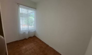Casa sólida, 5 dorm. estar, 4 baños, terraza, patio, estac.