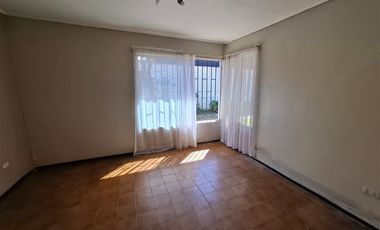 Casa sólida, 5 dorm. estar, 4 baños, terraza, patio, estac.