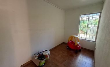Casa sólida, 5 dorm. estar, 4 baños, terraza, patio, estac.