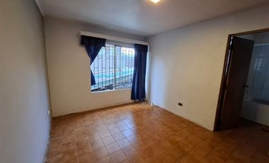 Casa sólida, 5 dorm. estar, 4 baños, terraza, patio, estac.