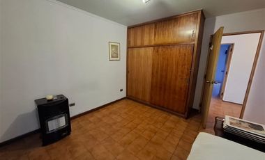 Casa sólida, 5 dorm. estar, 4 baños, terraza, patio, estac.