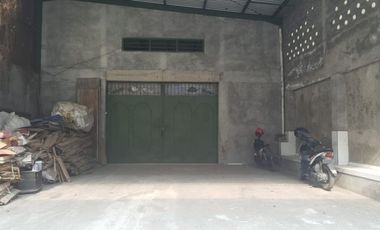 Jual Gudang Atap Besi Sangat Strategis di Jalan Monginsidi Kota Kediri