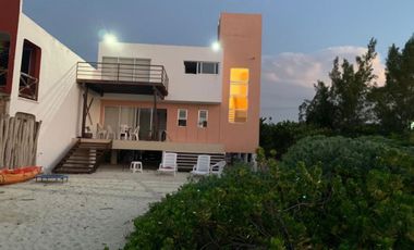 Casa de 4 recámaras en venta frente al mar, en San Benito