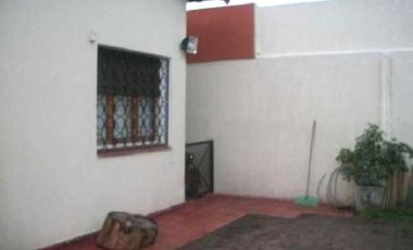 Casa de 3 amb. sobre lote propio.