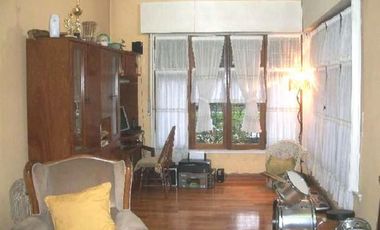 Casa de 3 amb. sobre lote propio.