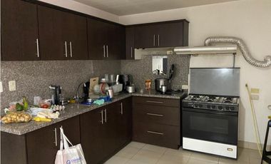 Casa en venta de 4 departamentos en el batan feria libre