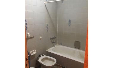 VENTA SEMIPISO DE 5 AMBIENTES EN MACROCENTRO