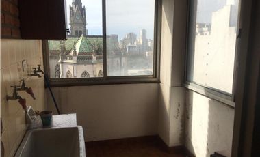 VENTA SEMIPISO DE 5 AMBIENTES EN MACROCENTRO
