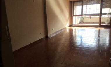 VENTA SEMIPISO DE 5 AMBIENTES EN MACROCENTRO