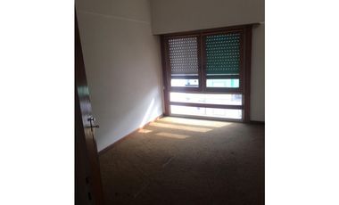 VENTA SEMIPISO DE 5 AMBIENTES EN MACROCENTRO