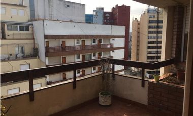 VENTA SEMIPISO DE 5 AMBIENTES EN MACROCENTRO