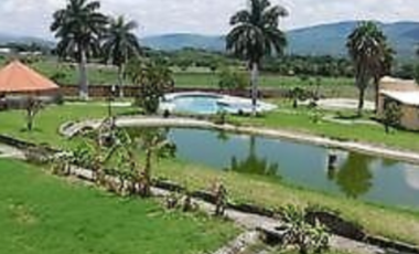 YAUTEPEC HERMOSO Y PLANO RANCHO CON CABALLERIZAS LAGO ALBERCA JACUZZI TENIS 6 HABITACIONES