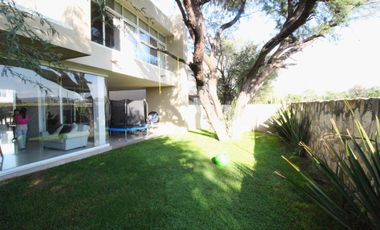 SAN LORENZO RESIDENCIAL: Impresionante casa de lujo, moderna e iluminada.