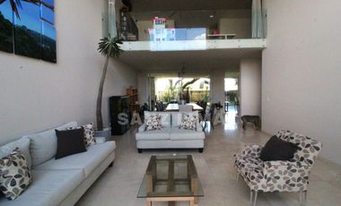 SAN LORENZO RESIDENCIAL: Impresionante casa de lujo, moderna e iluminada.
