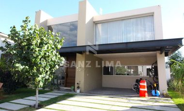 SAN LORENZO RESIDENCIAL: Impresionante casa de lujo, moderna e iluminada.