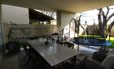 SAN LORENZO RESIDENCIAL: Impresionante casa de lujo, moderna e iluminada.