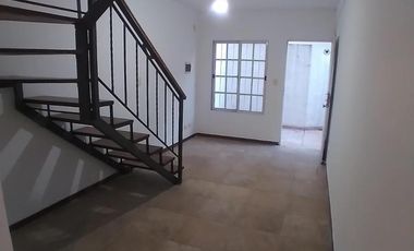 DUPLEX 2 AMBIENTES CON PATIO