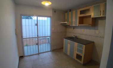 DUPLEX 2 AMBIENTES CON PATIO