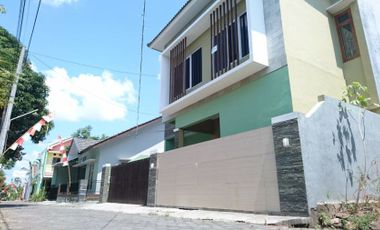 Rumah mewah modern baru di Maguwoharjo