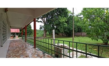 SE VENDE CASA DE CAMPO EN VIA PRINCIPAL >>LA MESA<<