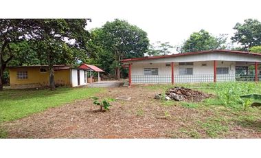 SE VENDE CASA DE CAMPO EN VIA PRINCIPAL >>LA MESA<<