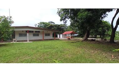 SE VENDE CASA DE CAMPO EN VIA PRINCIPAL >>LA MESA<<