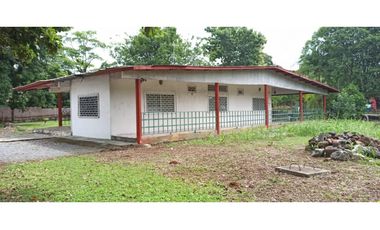SE VENDE CASA DE CAMPO EN VIA PRINCIPAL >>LA MESA<<
