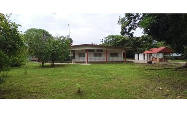 SE VENDE CASA DE CAMPO EN VIA PRINCIPAL >>LA MESA<<