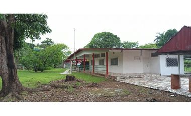 SE VENDE CASA DE CAMPO EN VIA PRINCIPAL >>LA MESA<<