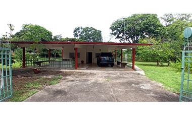 SE VENDE CASA DE CAMPO EN VIA PRINCIPAL >>LA MESA<<