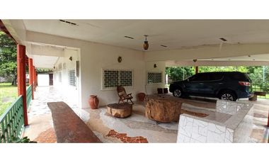 SE VENDE CASA DE CAMPO EN VIA PRINCIPAL >>LA MESA<<