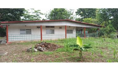 SE VENDE CASA DE CAMPO EN VIA PRINCIPAL >>LA MESA<<
