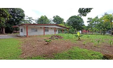 SE VENDE CASA DE CAMPO EN VIA PRINCIPAL >>LA MESA<<