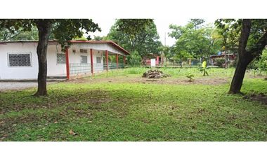 SE VENDE CASA DE CAMPO EN VIA PRINCIPAL >>LA MESA<<