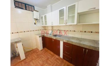 Alquilo Lindo Depa En Comas Frente A Parque Enrrejado