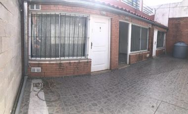 LOTE CON 3 DUPLEX A METROS DE LA PLAZA