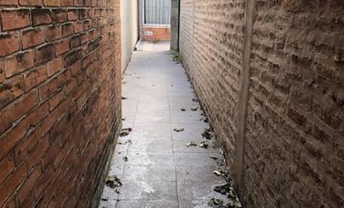 LOTE CON 3 DUPLEX A METROS DE LA PLAZA